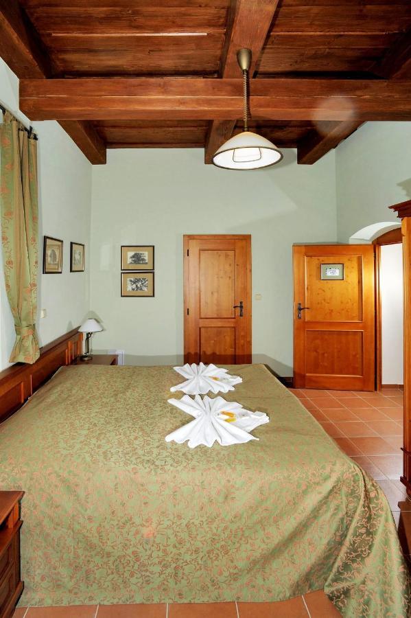 Hotel Kristin Hradek Decin Zewnętrze zdjęcie